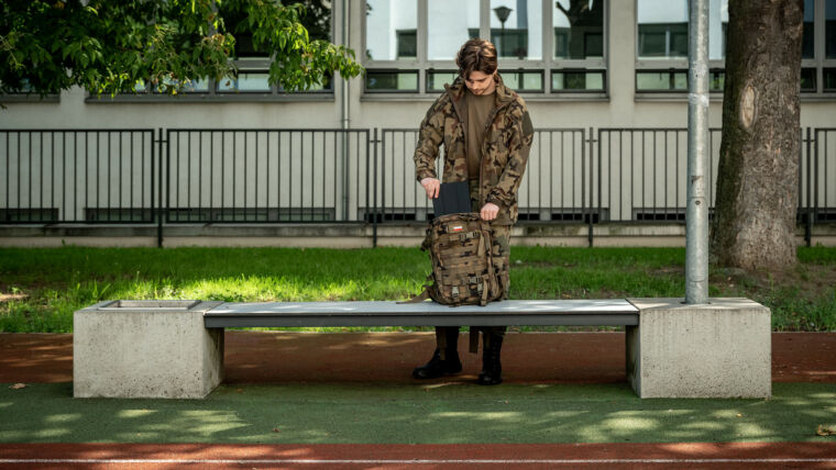 Odzież dla klas mundurowych – koszulki, polary, spodnie, akcesoria